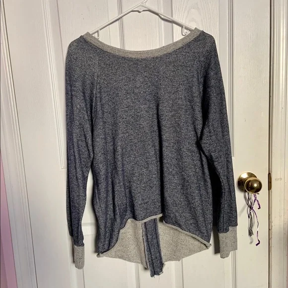 Gray Long-Sleeve High-Low Women's Sweater - Picture 4 of 8